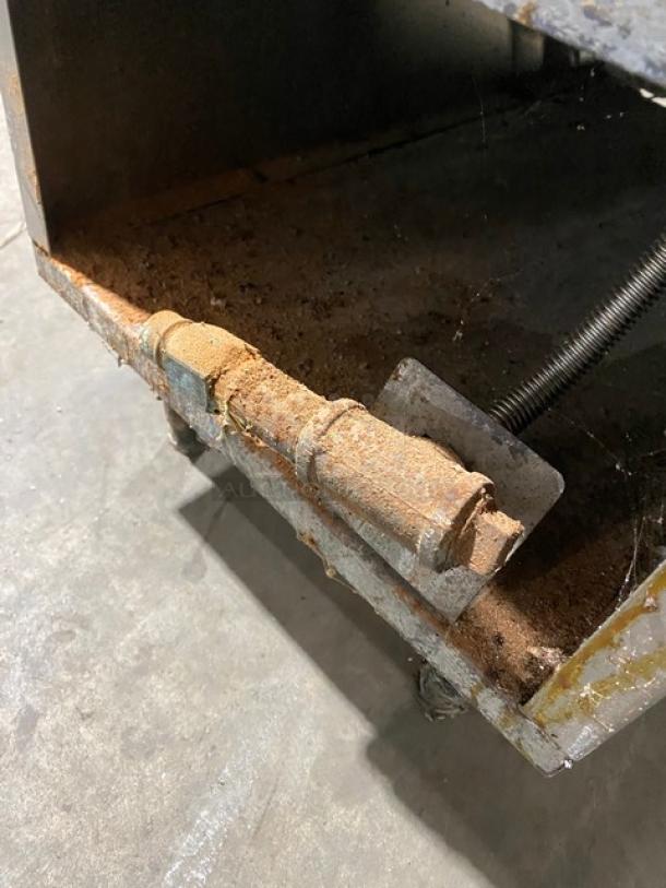 Southbend Commercial Stainless Steel Natural Gas Powered Deep Fat Fryer! With Back Splash & Basket Hanger! On Legs! - Image 8 of 9