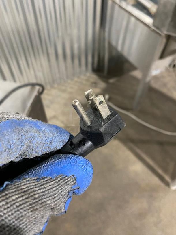 Alto-Shaam! 2018 Late Model! Halo Heat Series Commercial Stainless Steel Electric Powered 6 Pan Mobile Heated Holding Cabinet! With Built In Pan Holding Racks! Model: 500-S SN: 2287511-000! 120V 1 Phase! On Casters! Working When Removed! - Image 8 of 11