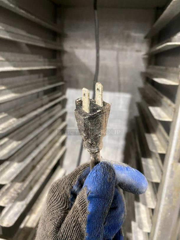 Lockwood Commercial Full-Height Dutch Door 18-Pan Display Cabinet! With Built In Pan Holding Rack! Model: CA72-RR18-L! On Casters! - Image 10 of 11