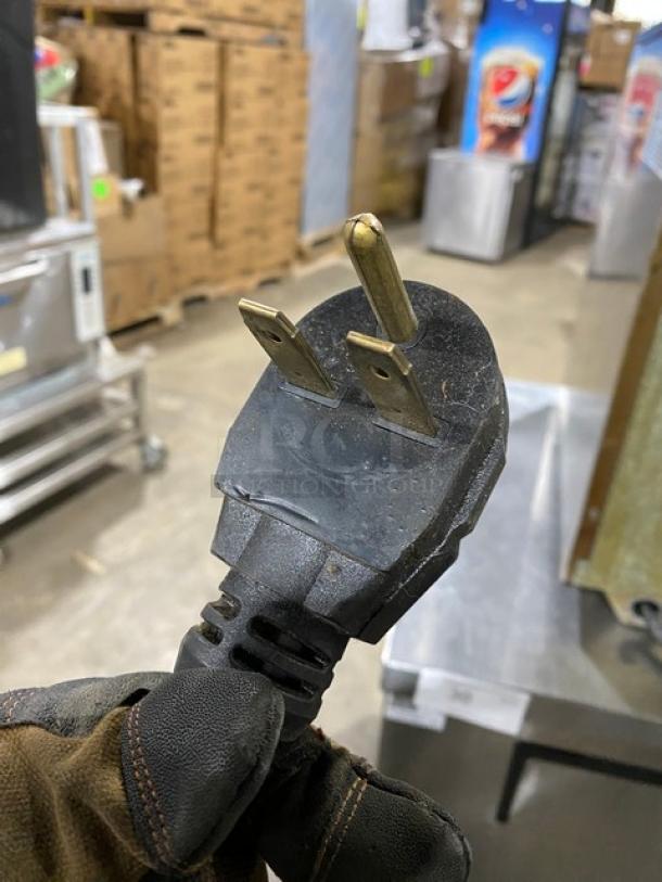 MerryChef! 2014 Late Model! Commercial Stainless Steel Electric Powered Countertop Rapid Cook Turbo Oven! Model: Eikon E4S SN: 1404213091343! 208/240V 2 Phase! - Image 9 of 10