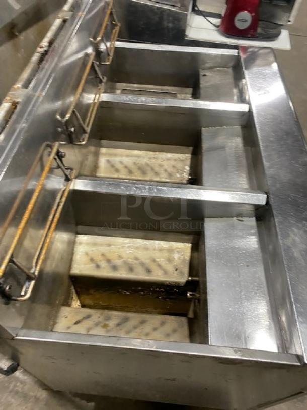 Frymaster Commercial Stainless Steel Natural Gas Powered 150 Lb. 3-Bay Deep Fat Fryer System! With Digital Controls! With Back Splash & Basket Hangers! Model: FPPH355 SN: 1603IE0053! 120V 1 Phase! On Casters! - Image 5 of 10