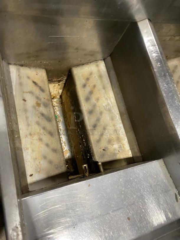 Frymaster Commercial Stainless Steel Natural Gas Powered 150 Lb. 3-Bay Deep Fat Fryer System! With Digital Controls! With Back Splash & Basket Hangers! Model: FPPH355 SN: 1603IE0053! 120V 1 Phase! On Casters! - Image 6 of 10