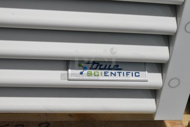 BRAND NEW SCRATCH AND DENT! 2025 True TSCI-600R-G-PH Metal Commercial Single Door Reach In Cooler Merchandiser w/ Poly Coated Racks. 115 Volts, 1 Phase. Tested and Working! - Image 3 of 7