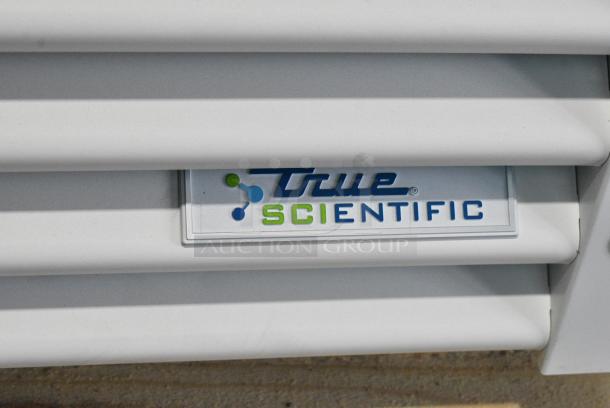BRAND NEW SCRATCH AND DENT! 2025 True TSCI-600R-G-PH Metal Commercial Single Door Reach In Cooler Merchandiser w/ Poly Coated Racks. 115 Volts, 1 Phase. Tested and Working! - Image 3 of 7