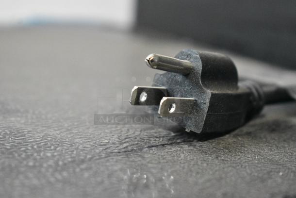 BRAND NEW SCRATCH AND DENT! Frigidaire FGFR727 Stainless Steel Reach In Cooler w/ Freezer. 115 Volts, 1 Phase. Tested and Working! - Image 4 of 9