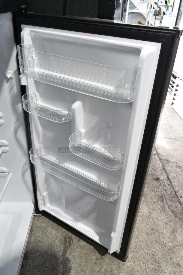BRAND NEW SCRATCH AND DENT! Frigidaire FGFR727 Stainless Steel Reach In Cooler w/ Freezer. 115 Volts, 1 Phase. Tested and Working! - Image 7 of 9