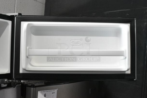 Galanz GLR31TS1E02 Mini Cooler w/ Freezer. 115 Volts, 1 Phase. Tested and Working! - Image 5 of 10