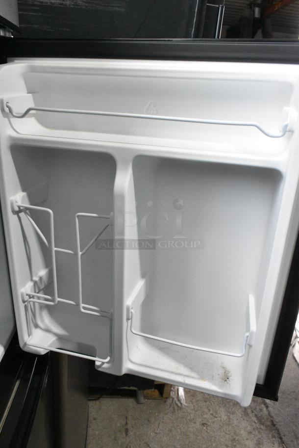 Galanz GLR31TS1E02 Mini Cooler w/ Freezer. 115 Volts, 1 Phase. Tested and Working! - Image 7 of 10