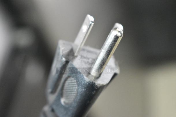 Galanz GLR31TS1E02 Mini Cooler w/ Freezer. 115 Volts, 1 Phase. Tested and Working! - Image 8 of 10