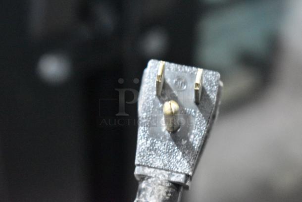 LIKE NEW! 2023 True STG2RPTVLD-2G-2S-HC Metal Commercial 2 Door Reach In Cooler Merchandiser. 115 Volts, 1 Phase. Tested and Working! - Image 5 of 6