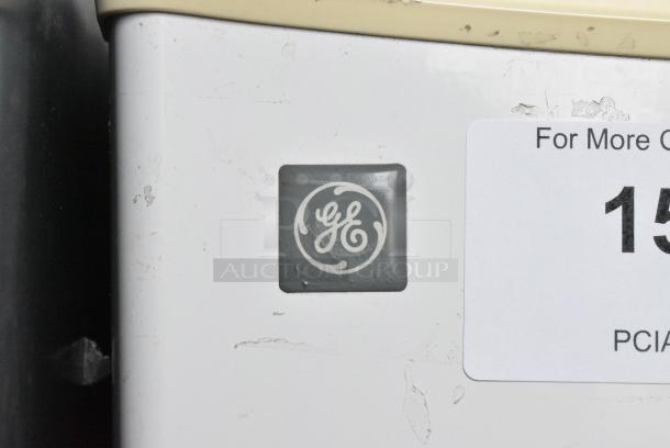 General Electric GE GMR04BANEWW Mini Cooler. 115 Volts, 1 Phase. Tested and Powers On But Does Not Get Cold - Image 2 of 6