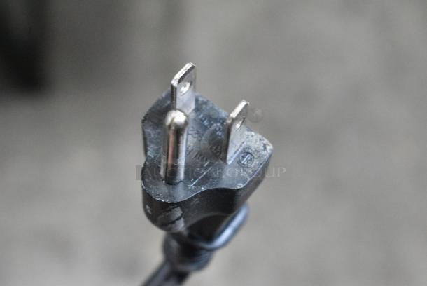General Electric GE GMR04BANEWW Mini Cooler. 115 Volts, 1 Phase. Tested and Powers On But Does Not Get Cold - Image 5 of 6