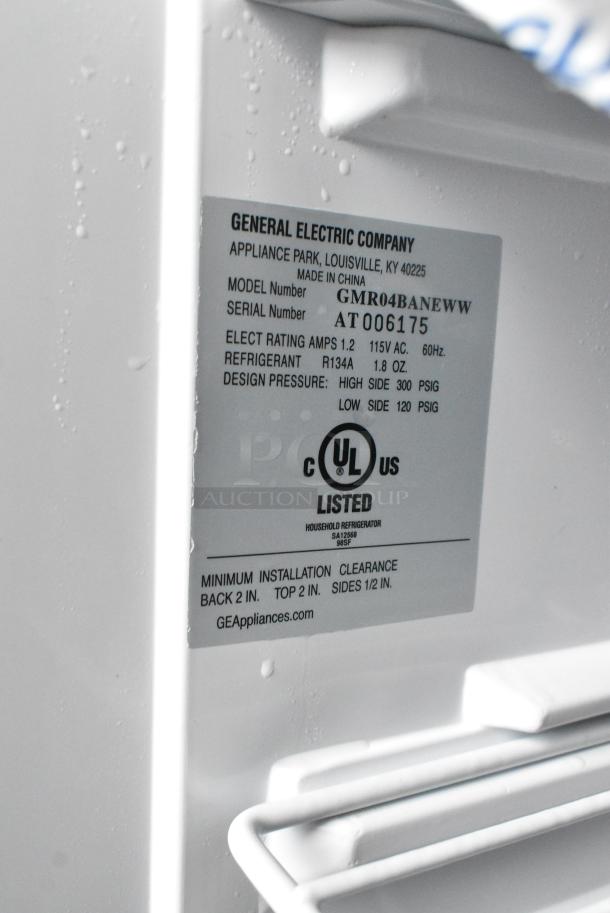 General Electric GE GMR04BANEWW Mini Cooler. 115 Volts, 1 Phase. Tested and Powers On But Does Not Get Cold - Image 6 of 6