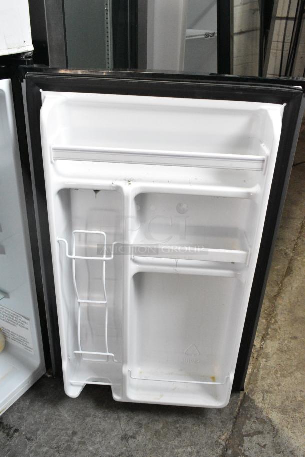 Hisense RR44D6ASE Mini Cooler. 115 Volts, 1 Phase. Tested and Working! - Image 5 of 6