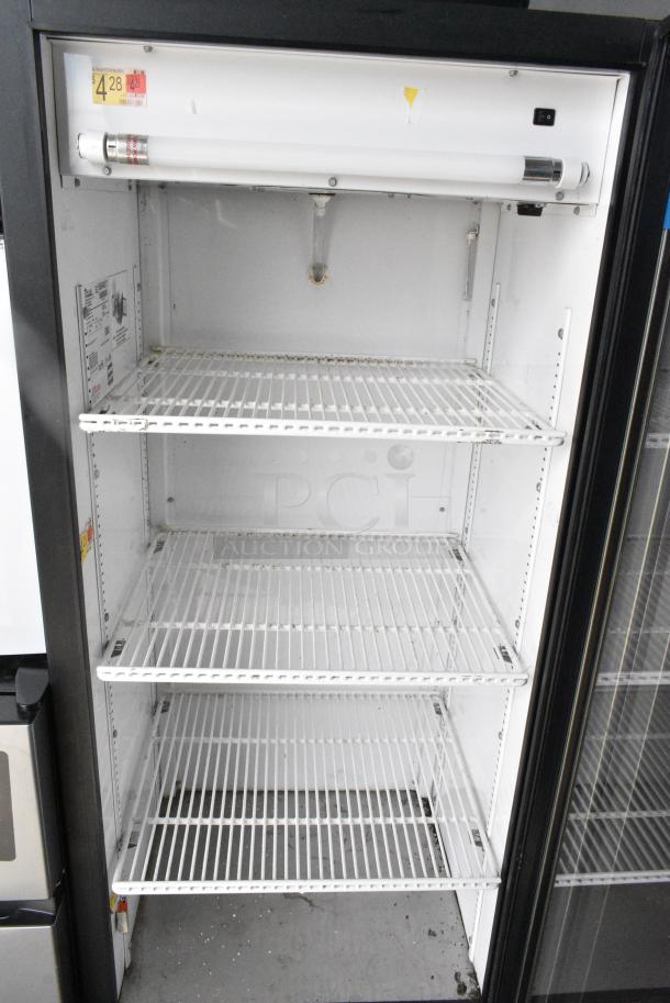 True GDM-12 Metal Commercial Single Door Reach In Cooler Merchandiser. 115 Volts, 1 Phase. Tested and Powers On But Does Not Get Cold - Image 5 of 6