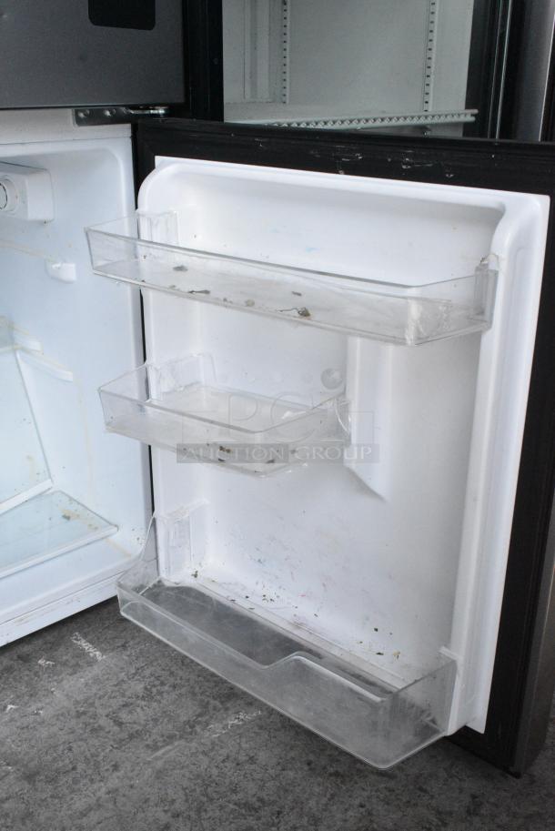 2024 Hisense LMT33M6AVE Mini Cooler w/ Freezer. 115 Volts, 1 Phase. Cannot Test Due To Cut Power Cord - Image 6 of 7