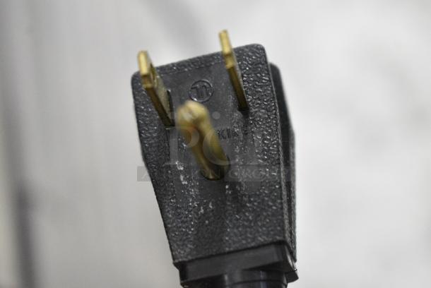 2022 True T-35-HC Stainless Steel Commercial 2 Door Reach In Cooler. 115 Volts, 1 Phase. Tested and Working! - Image 4 of 7