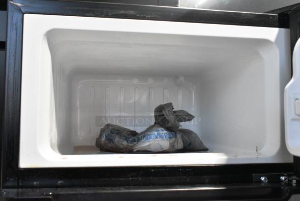Haier HC32TW10SV Mini Cooler w/ Freezer. 115 Volts, 1 Phase. Tested and Powers On But Does Not Get Cold - Image 5 of 9