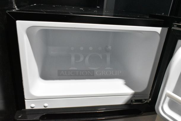 Arctic King ARM32D5ASL Mini Cooler w/ Freezer. 115 Volts, 1 Phase.  Tested and Working! - Image 4 of 9