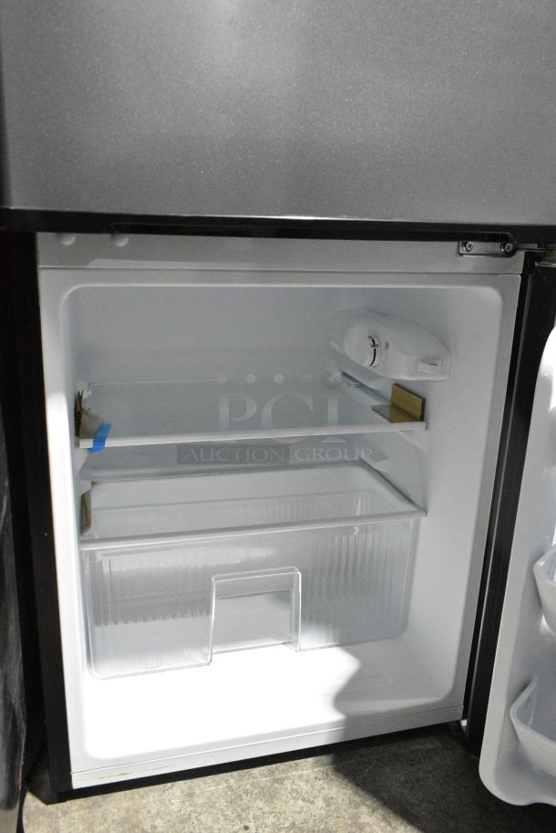 Arctic King ARM32D5ASL Mini Cooler w/ Freezer. 115 Volts, 1 Phase.  Tested and Working! - Image 6 of 9