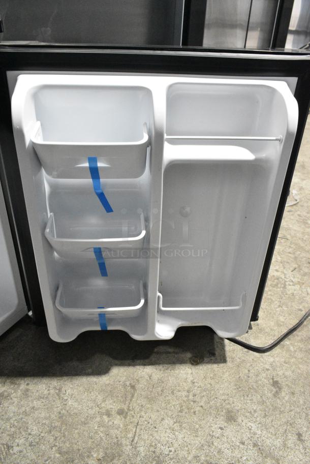 Arctic King ARM32D5ASL Mini Cooler w/ Freezer. 115 Volts, 1 Phase.  Tested and Working! - Image 7 of 9