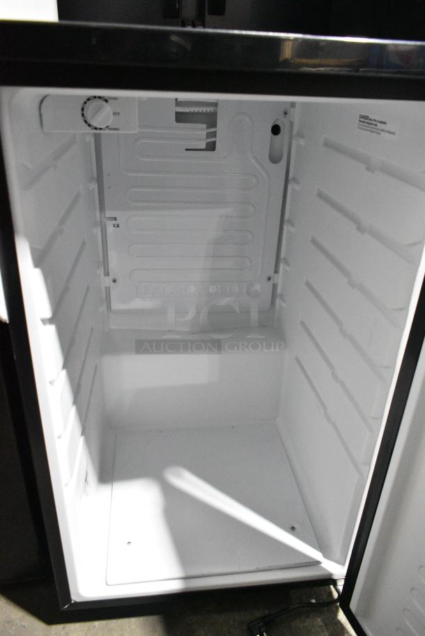 Arctic King ABDA049ADBS Mini Direct Draw Kegerator on Casters. 115 Volts, 1 Phase. Tested and Working! - Image 6 of 9