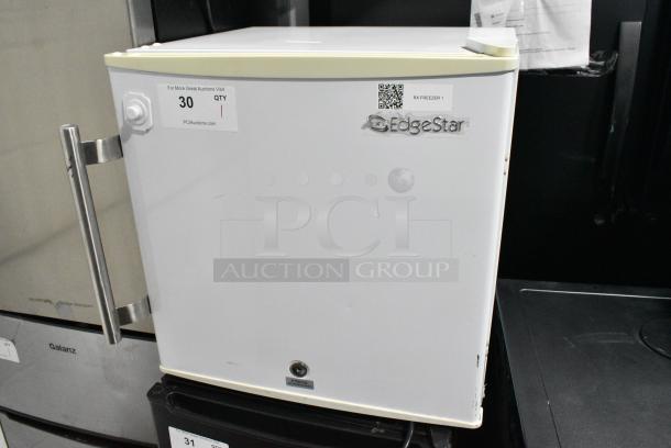 EdgeStar CMF151L-1 Mini Freezer. 115 Volts, 1 Phase. Tested and Working! - Image 2 of 8