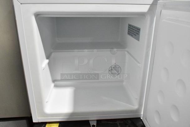 EdgeStar CMF151L-1 Mini Freezer. 115 Volts, 1 Phase. Tested and Working! - Image 5 of 8