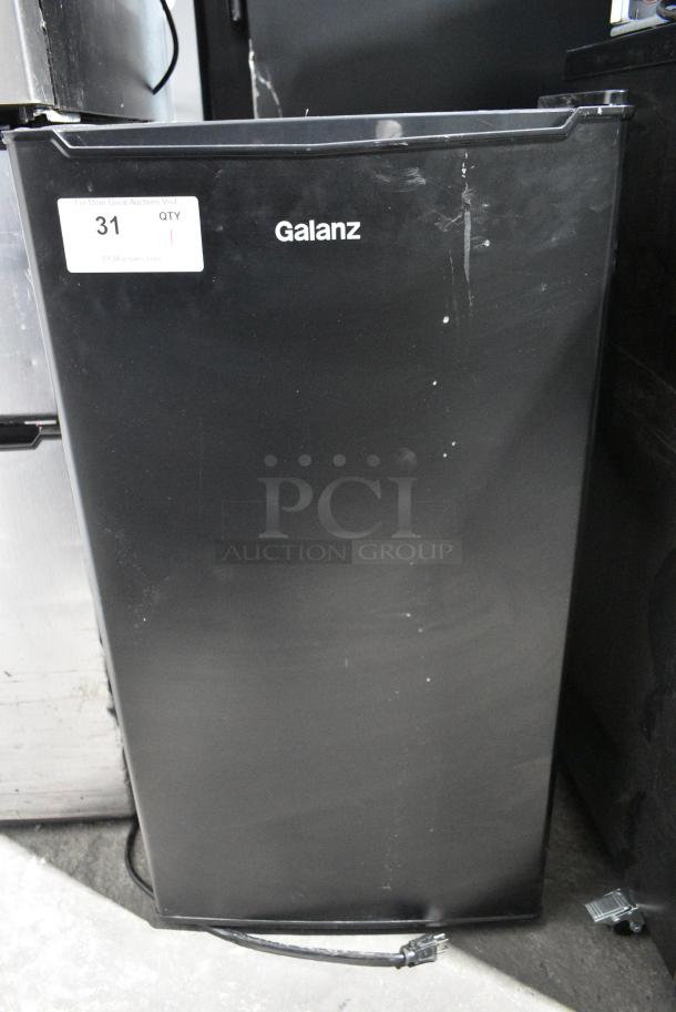 2022 Galanz GLR33MBKE23 Mini Cooler. 115 Volts, 1 Phase. Tested and Working! - Image 1 of 7