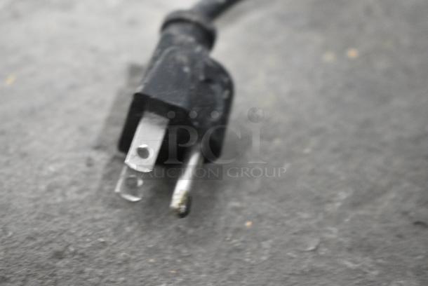 2022 Galanz GLR33MBKE23 Mini Cooler. 115 Volts, 1 Phase. Tested and Working! - Image 5 of 7