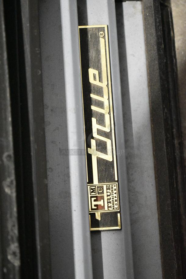 True GDM-12 Metal Commercial Single Door Reach In Cooler Merchandiser. 115 Volts, 1 Phase. Tested and Powers On But Does Not Get Cold - Image 3 of 6