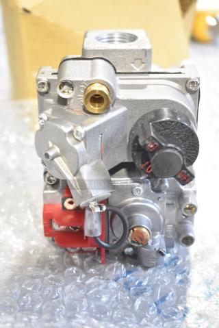 BRAND NEW SCRATCH AND DENT! 190LPGVALVE Avantco 177400146 Millivolt Liquid Propane Combination Valve; 1/2" Gas In / Out