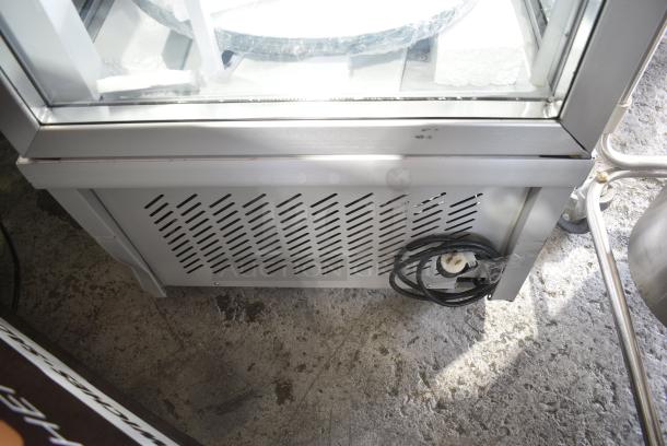 Tekna Metal Single Door Reach In Cooler Merchandiser. See Pictures for Broken Glass. 115 Volts, 1 Phase. Tested and Working! - Image 9 of 10