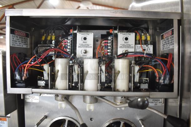 Stoelting 237R-109G Stainless Steel Commercial Floor Style 2 Flavor w/ Twist Soft Serve Ice Cream Machine on Commercial Casters. 208/230 Volts, 3 Phase. - Image 3 of 8