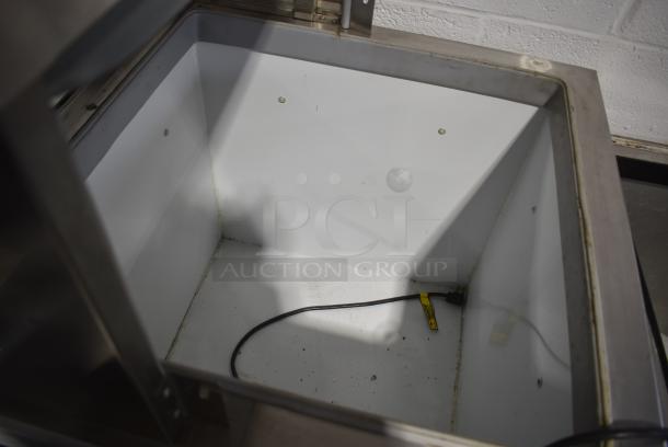 Master-Bilt DD-26 Metal Commercial Ice Cream Dipping Cabinet on Commercial Casters. 115/208-230 Volts, 1 Phase. Tested and Powers On But Does Not Get Cold - Image 4 of 7
