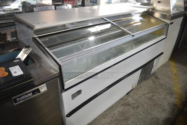 Master-Bilt GT-60 Metal Commercial Chest Freezer Merchandiser w/ Sliding Lids. 115/208-230 Volts, 1 Phase. Tested and Powers On But Does Not Get Cold - Image 2 of 8
