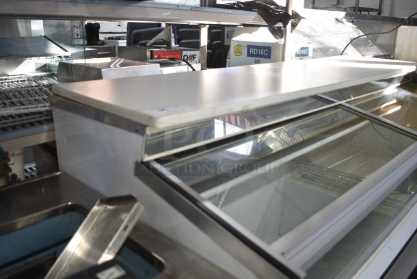 Master-Bilt GT-60 Metal Commercial Chest Freezer Merchandiser w/ Sliding Lids. 115/208-230 Volts, 1 Phase. Tested and Powers On But Does Not Get Cold - Image 4 of 8