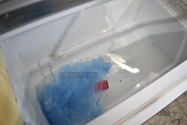 Master-Bilt GT-60 Metal Commercial Chest Freezer Merchandiser w/ Sliding Lids. 115/208-230 Volts, 1 Phase. Tested and Powers On But Does Not Get Cold - Image 5 of 8