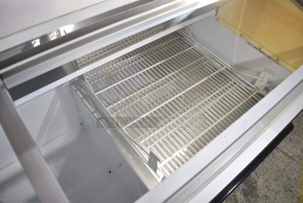 Master-Bilt GT-60 Metal Commercial Chest Freezer Merchandiser w/ Sliding Lids. 115/208-230 Volts, 1 Phase. Tested and Powers On But Does Not Get Cold - Image 6 of 8