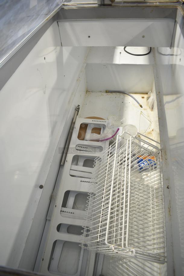Master-Bilt DD-88 Metal Commercial Ice Cream Dipping Cabinet. 115/208-230 Volts, 1 Phase. Tested and Powers On But Does Not Get Cold - Image 5 of 8