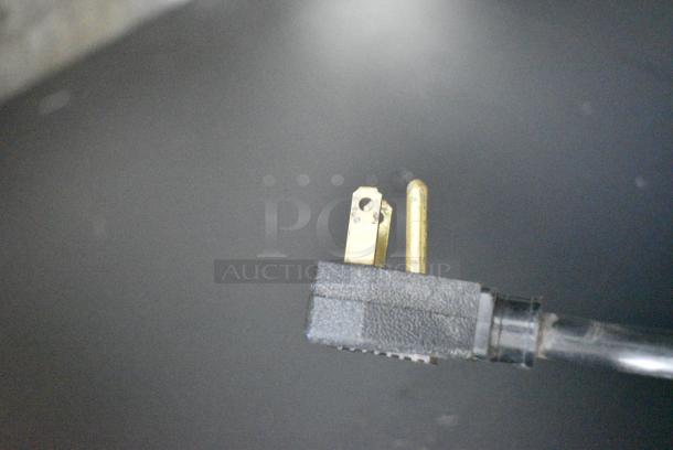 True GDM-05-LD Metal Commercial Mini Cooler Merchandiser. 115 Volts, 1 Phase. Tested and Working! - Image 8 of 8