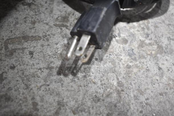 BRAND NEW SCRATCH AND DENT! Panasonic NE-1064F Stainless Steel Commercial Countertop Microwave Oven 120 Volts, 1 Phase. - Image 7 of 7