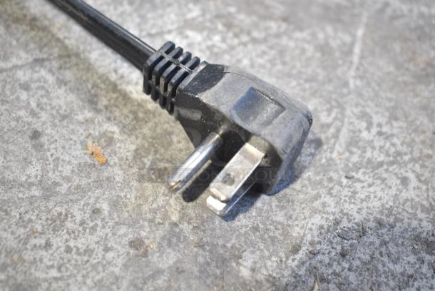 Frigidaire FFHT1814TW0 Cooler w/ Freezer. 115 Volts, 1 Phase. Tested and Working! - Image 7 of 7