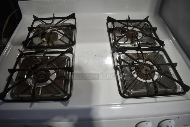 Frigidaire FFGF3015LWF Metal Natural Gas Powered 4 Burner Range w/ Oven. - Image 4 of 10