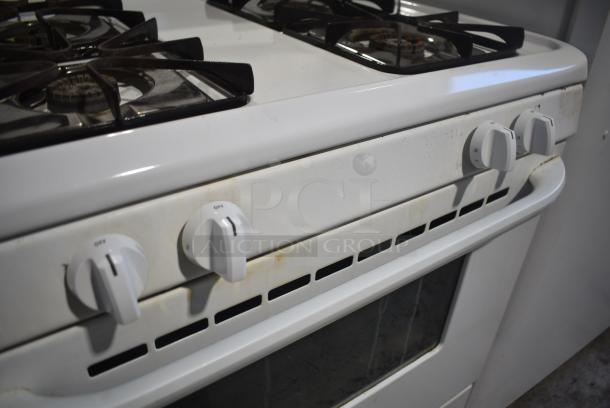 Frigidaire FFGF3015LWF Metal Natural Gas Powered 4 Burner Range w/ Oven. - Image 6 of 10