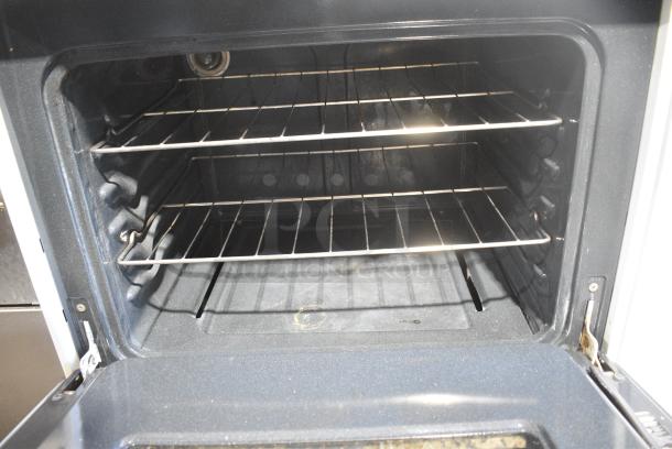 Frigidaire FFGF3015LWF Metal Natural Gas Powered 4 Burner Range w/ Oven. - Image 7 of 10