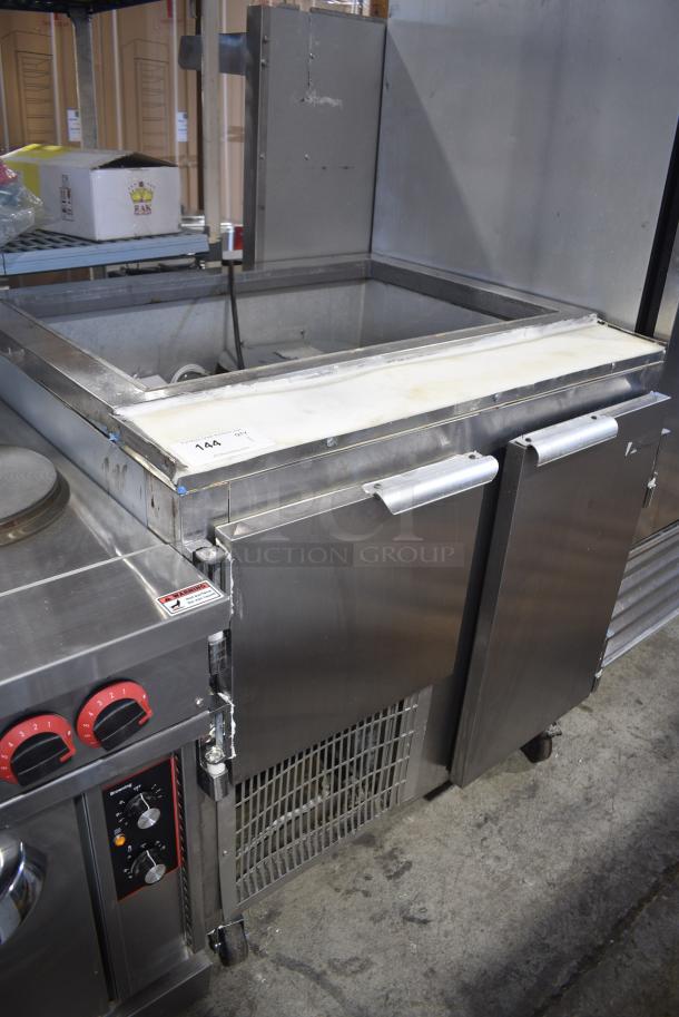 Leader LM36 S/C Stainless Steel Commercial Prep Table on Commercial Casters. 115 Volts, 1 Phase. Tested and Powers On But Does Not Get Cold - Image 2 of 10