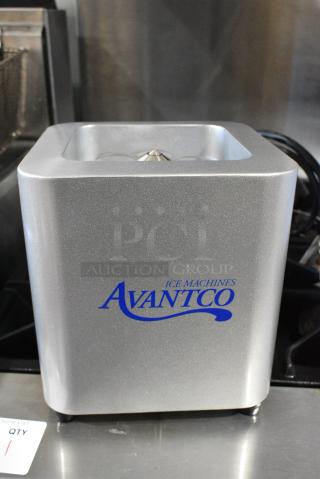 BRAND NEW SCRATCH AND DENT! Avantco Ice Countertop Mount Square Glass Froster / Chiller 194SQRCGF