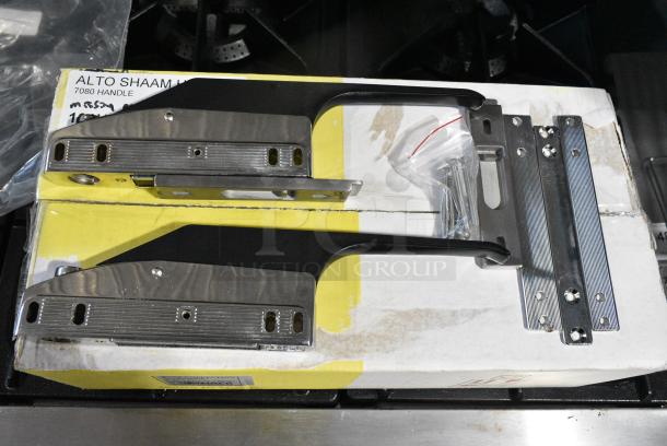 BRAND NEW SCRATCH AND DENT! 131HD27080 Alto-Shaam HD-27080 Door Handle. Missing Parts - Image 1 of 6