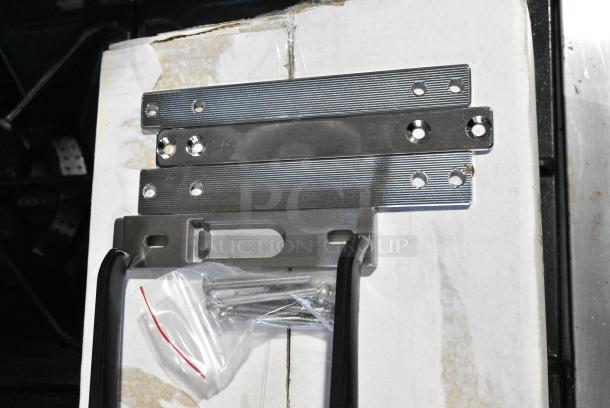 BRAND NEW SCRATCH AND DENT! 131HD27080 Alto-Shaam HD-27080 Door Handle. Missing Parts - Image 4 of 6